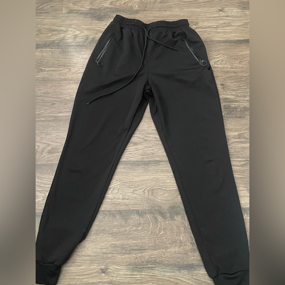 black joggers size M